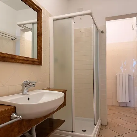 Lakeview Apartament *