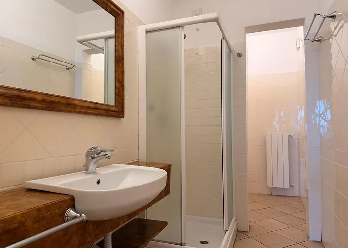 Lakeview Apartment *